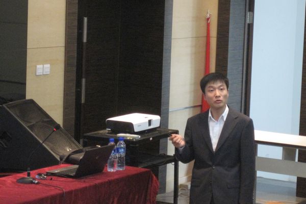 巴金春经理作题为“民航发展趋势”的学术报告 巴金春经理作题为“民航发展趋势”的学术报告